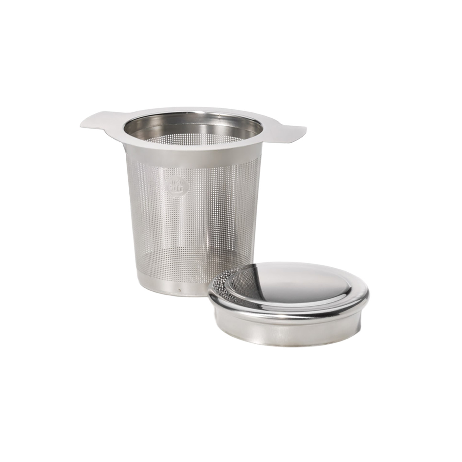 Teesieb aus Edelstahl mit geöffnetem Deckel, fein gelocht und mit Griffen für Tassen oder Becher